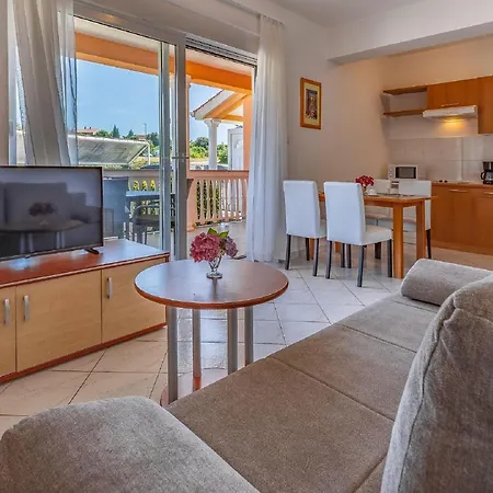 Apartment Alluring In Near And Island Banjole