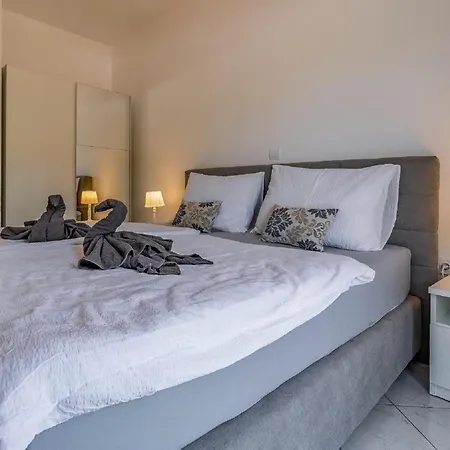 Alluring In Near And Island Apartment Banjole
