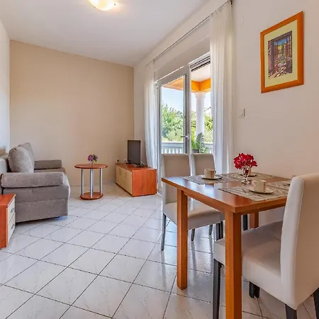 Beachside Fun Apartament
